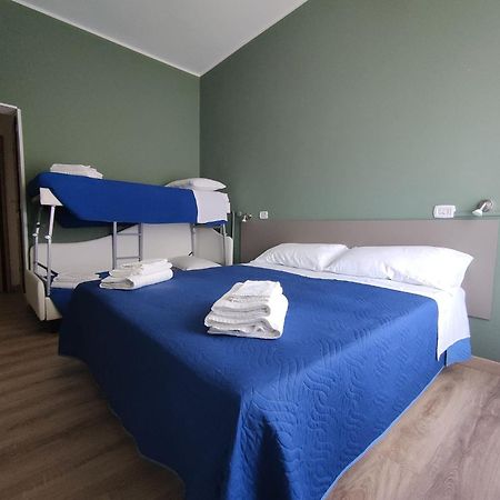 Hotel Montebello Риччоне Екстер'єр фото