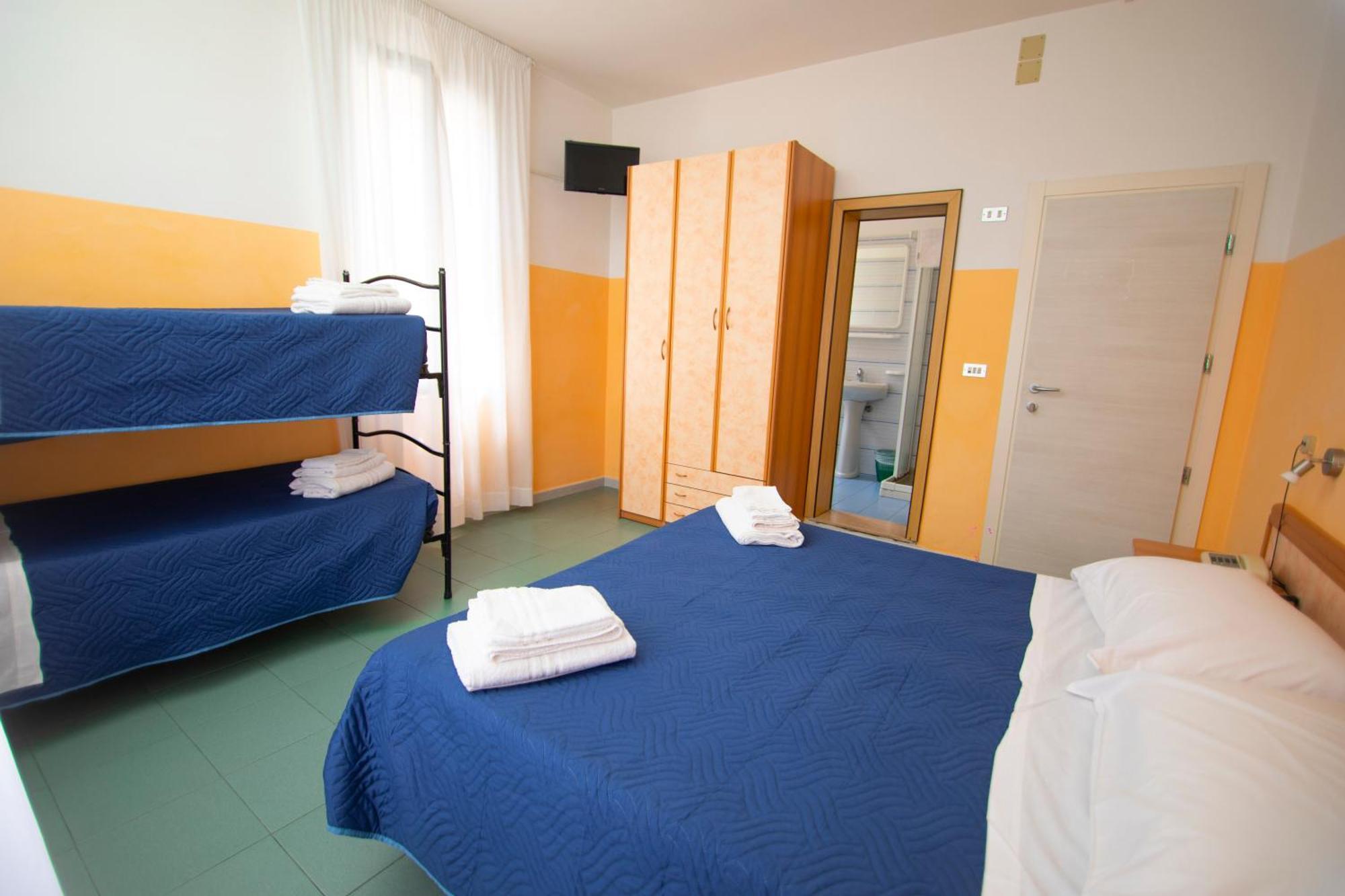 Hotel Montebello Риччоне Екстер'єр фото