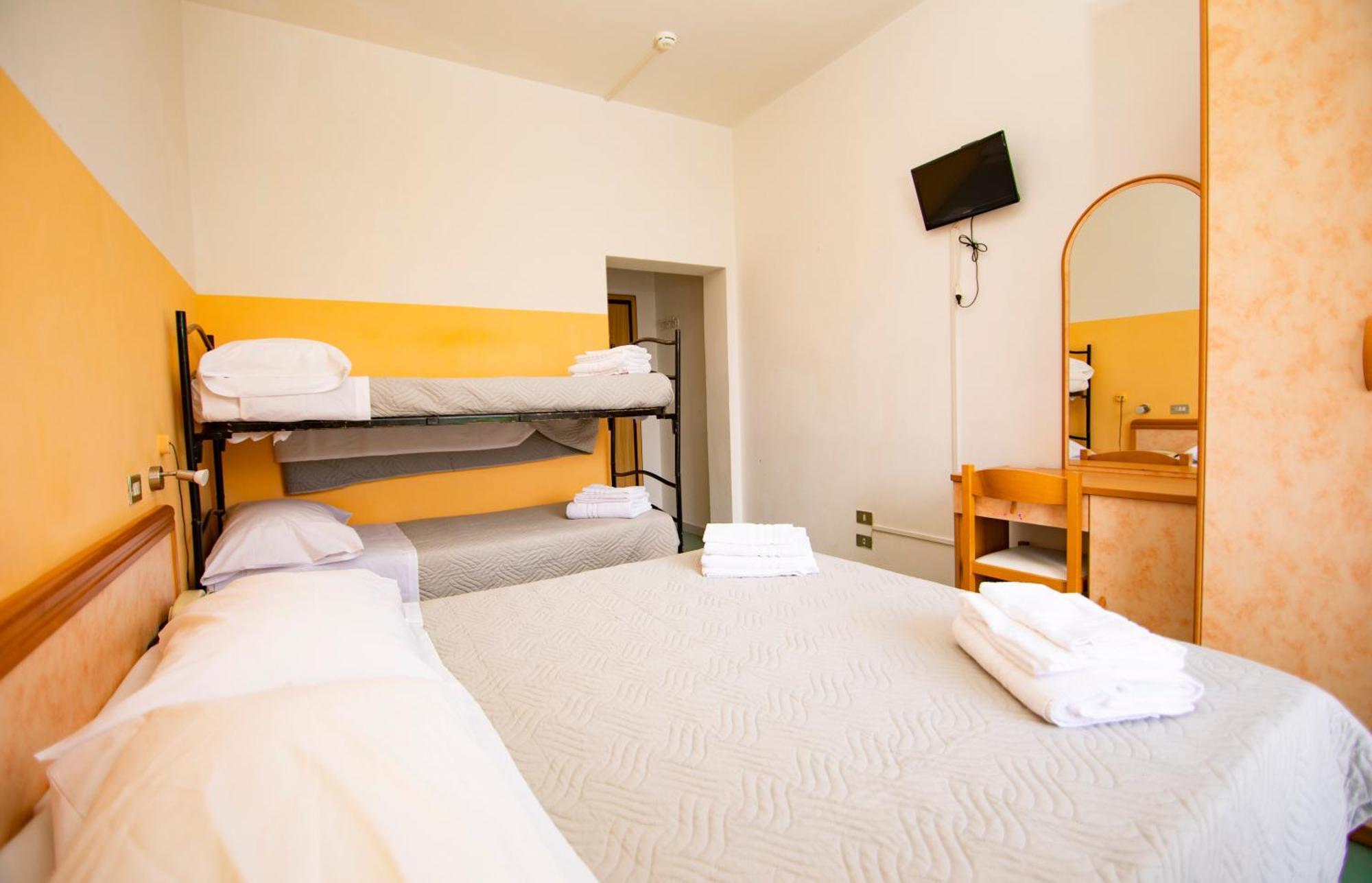 Hotel Montebello Риччоне Екстер'єр фото