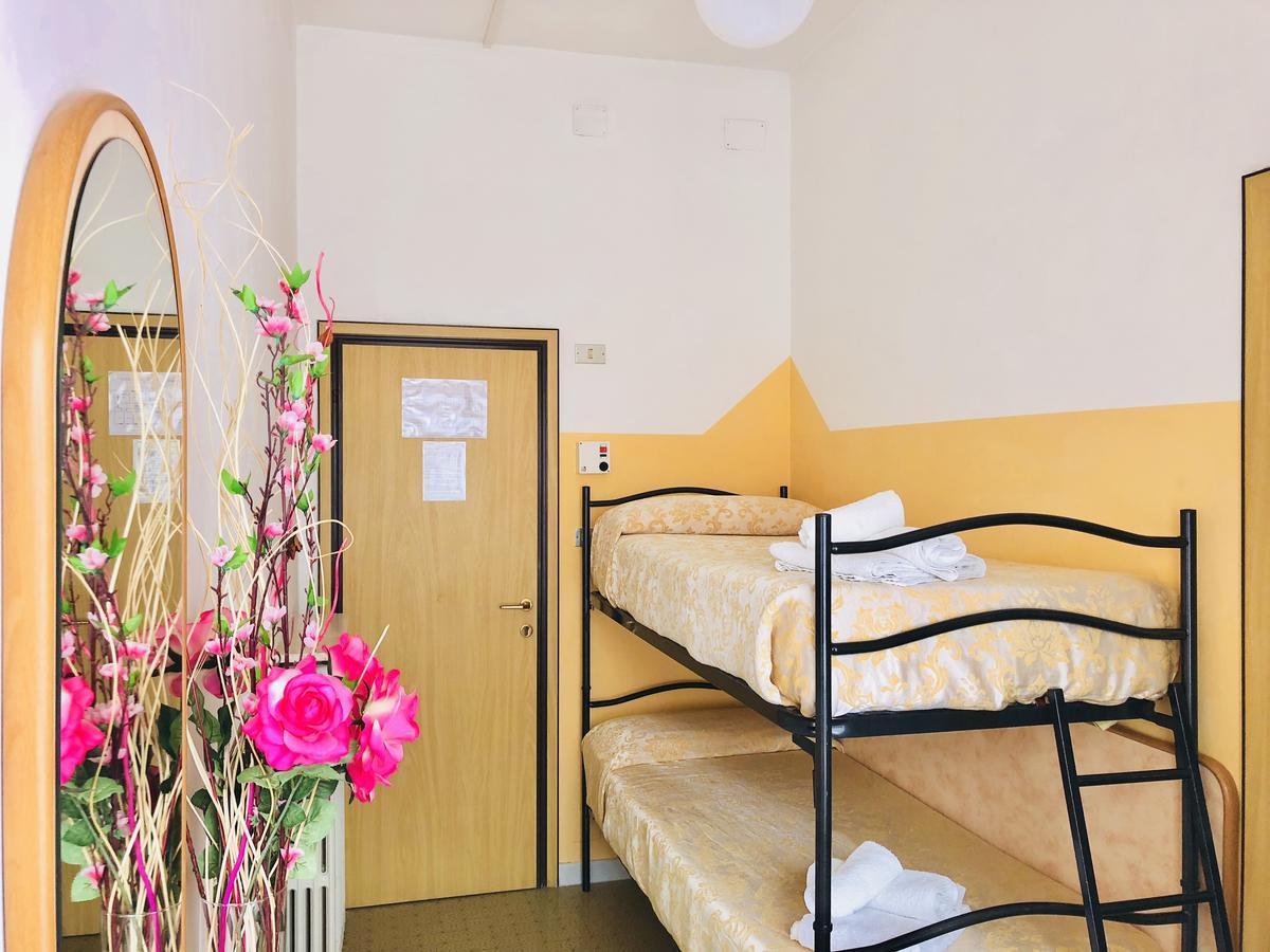 Hotel Montebello Риччоне Екстер'єр фото